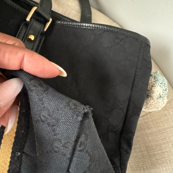 Gucci shoulder tote bag with charms 💯 authentic - Picture 7 of 15